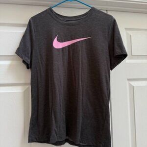 Women's Dark Gray Nike Short Sleeve T-Shirt Size Medium